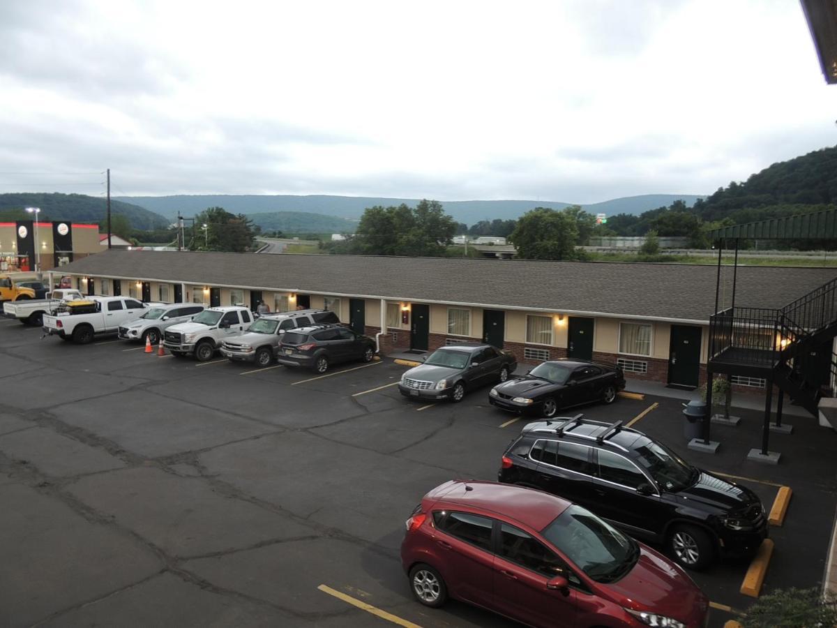Super 8 By Wyndham Mifflinville Near Bloomsburg Exterior photo