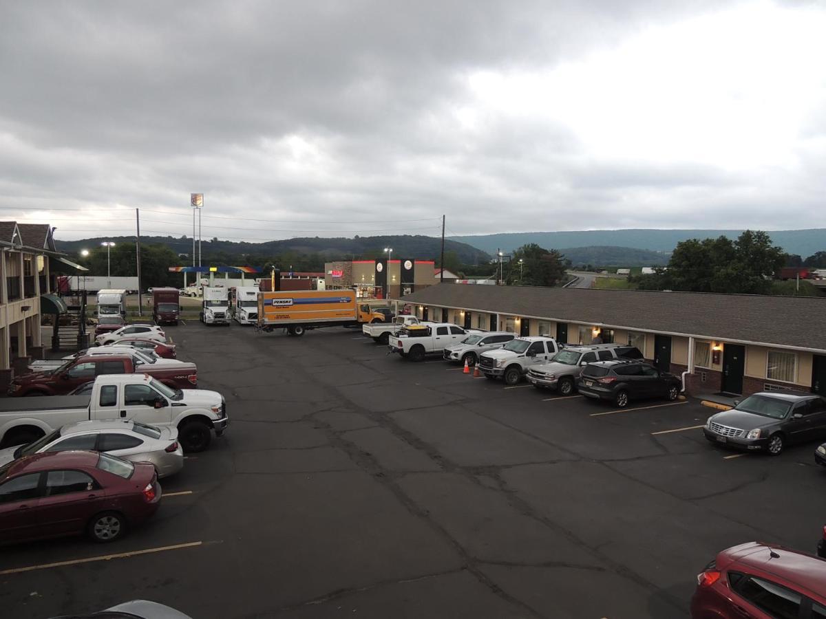 Super 8 By Wyndham Mifflinville Near Bloomsburg Exterior photo
